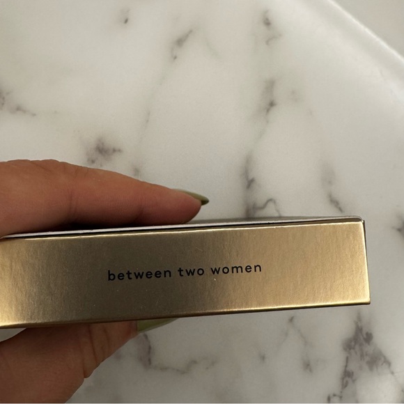 Code 8 set of 4: highlighter, eye shadow, mascara lip balm - Picture 5 of 13